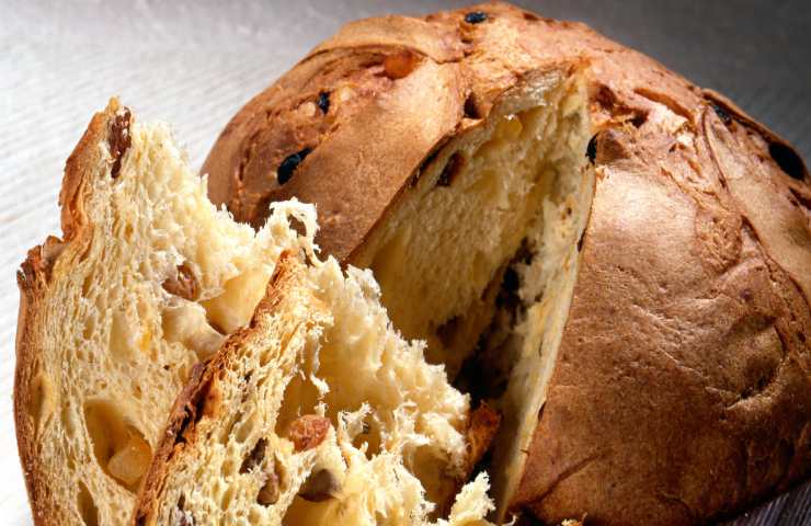 Panettone tagliato a fette