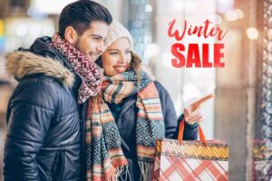 Coppia gira per negozi