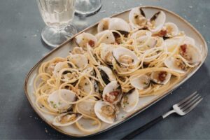 spaghetti con le vongole ricetta cannavacciuolo