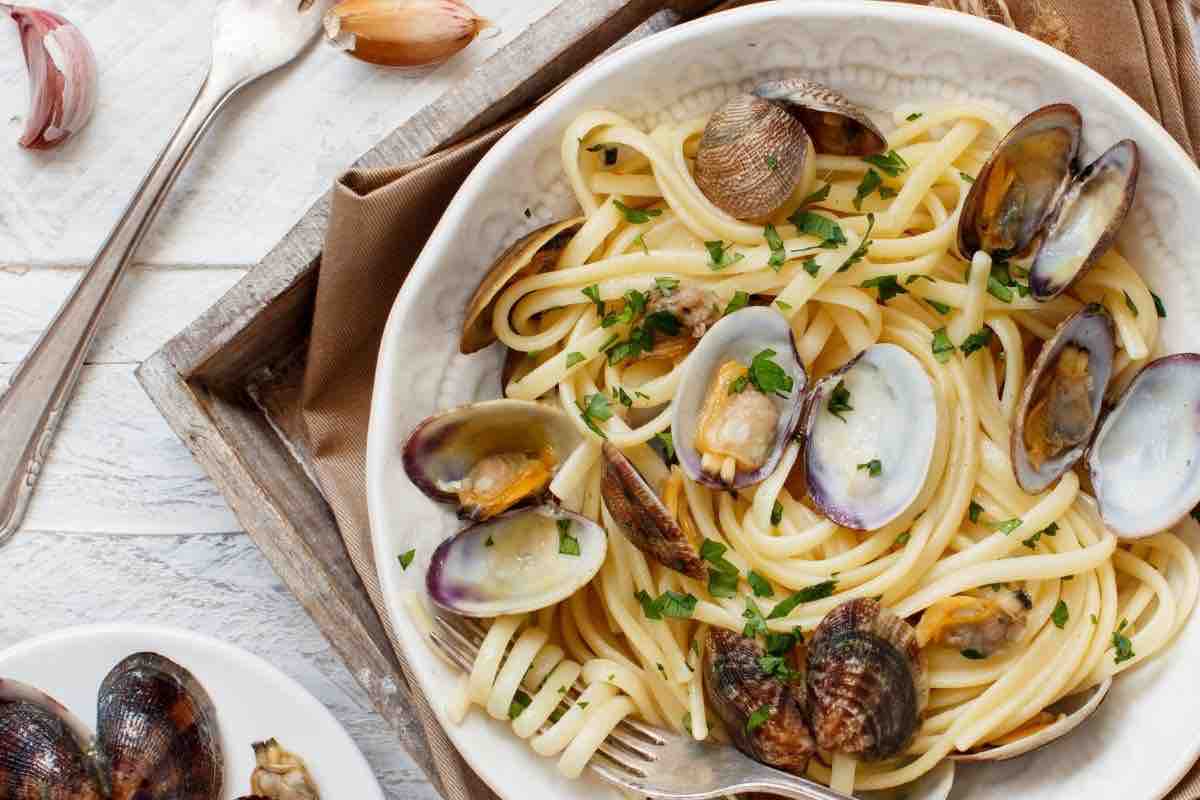 spaghetti con le vongole ricetta cannavacciuolo 
